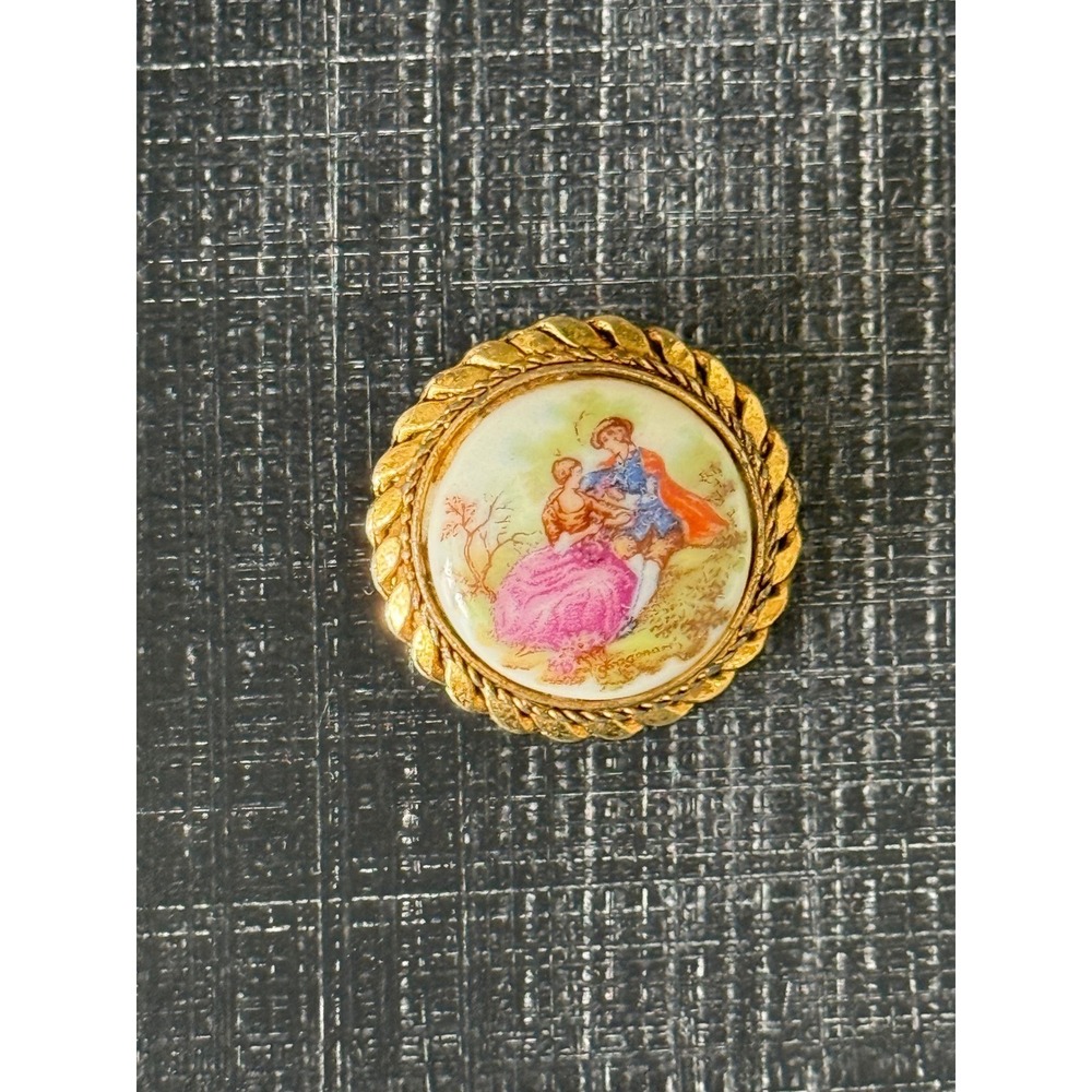 Vintage Fragonard Limoges Style Courting Couple Porcelain Brooch Gold Tone 1.25"